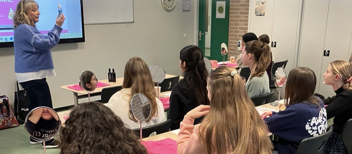 header skincare les scholen visagieworkshops
